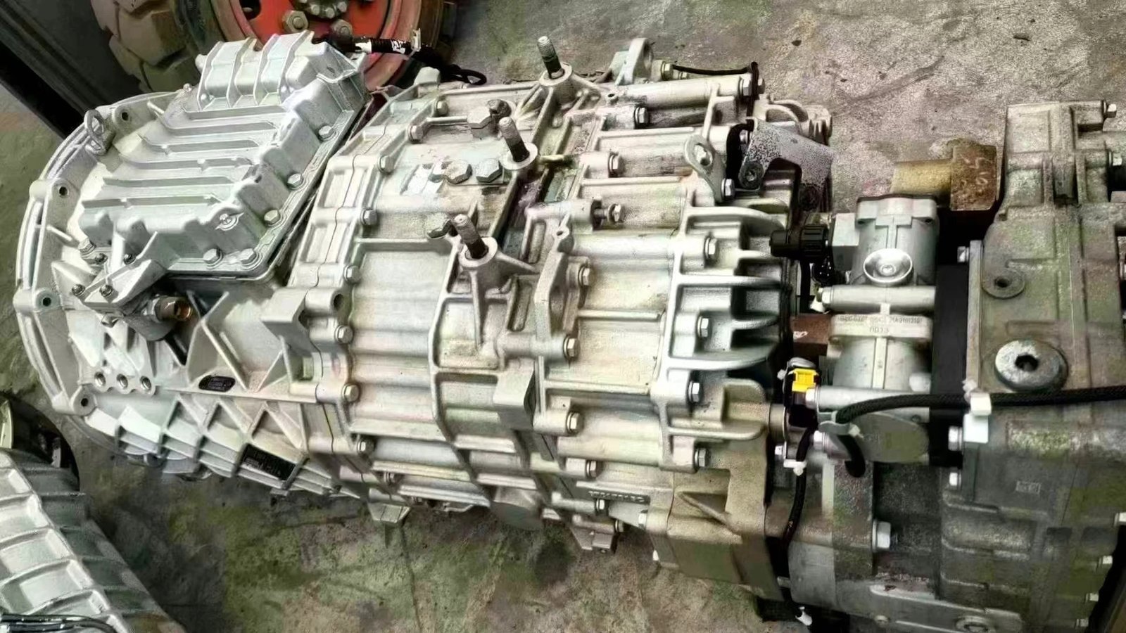 Used Transmission Gearbox Assembly 12JSD240TA